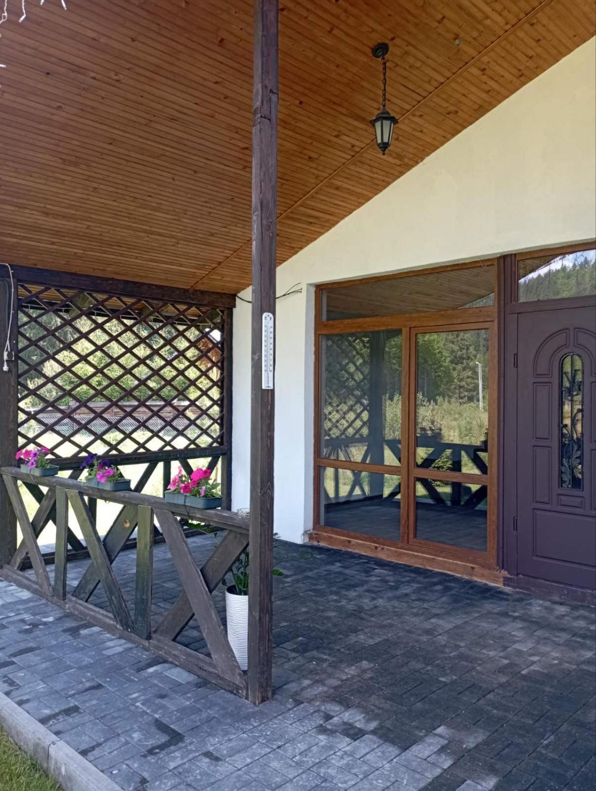 Hostal U Anastasii I Sofii Bilya Richki Mykulychyn Exterior foto