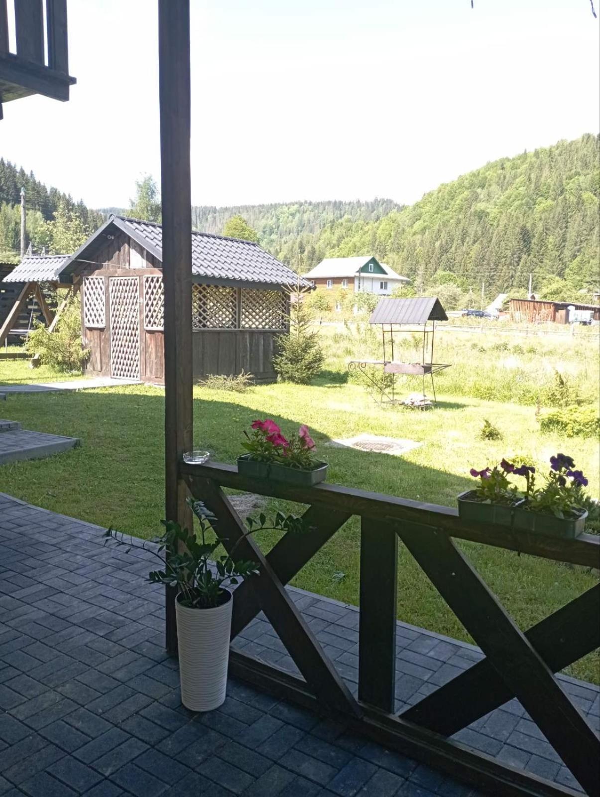 Hostal U Anastasii I Sofii Bilya Richki Mykulychyn Exterior foto