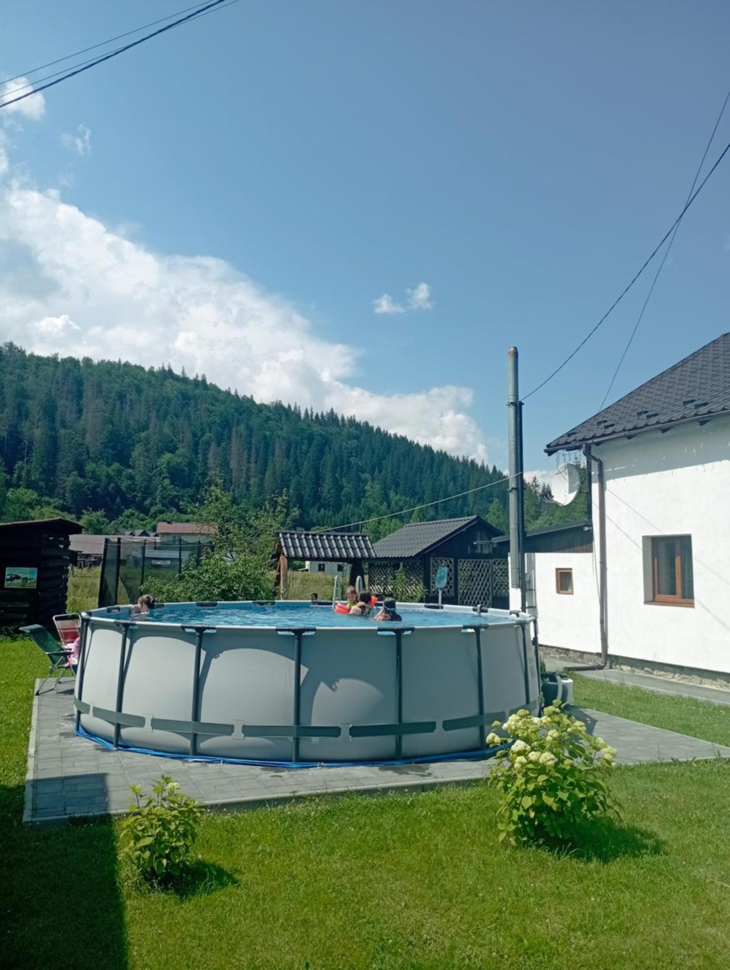 Hostal U Anastasii I Sofii Bilya Richki Mykulychyn Exterior foto
